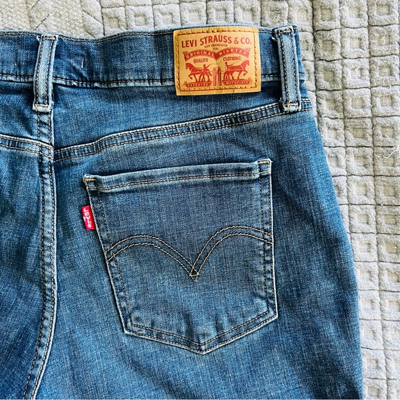 Levi’s Mid Length Shorts Size 30 - Picture 6 of 7